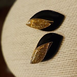 Vtg Black Enamel & Gold Glittery Clip Earrings